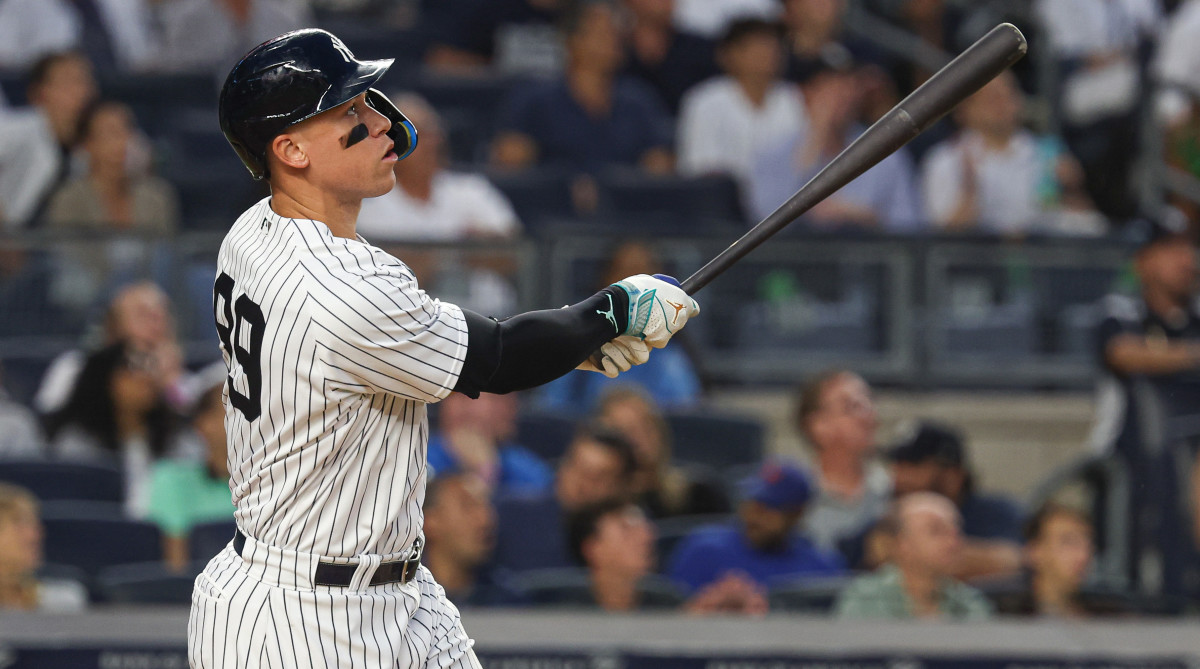 Yankees right fielder Aaron Judge hits a grand slam.